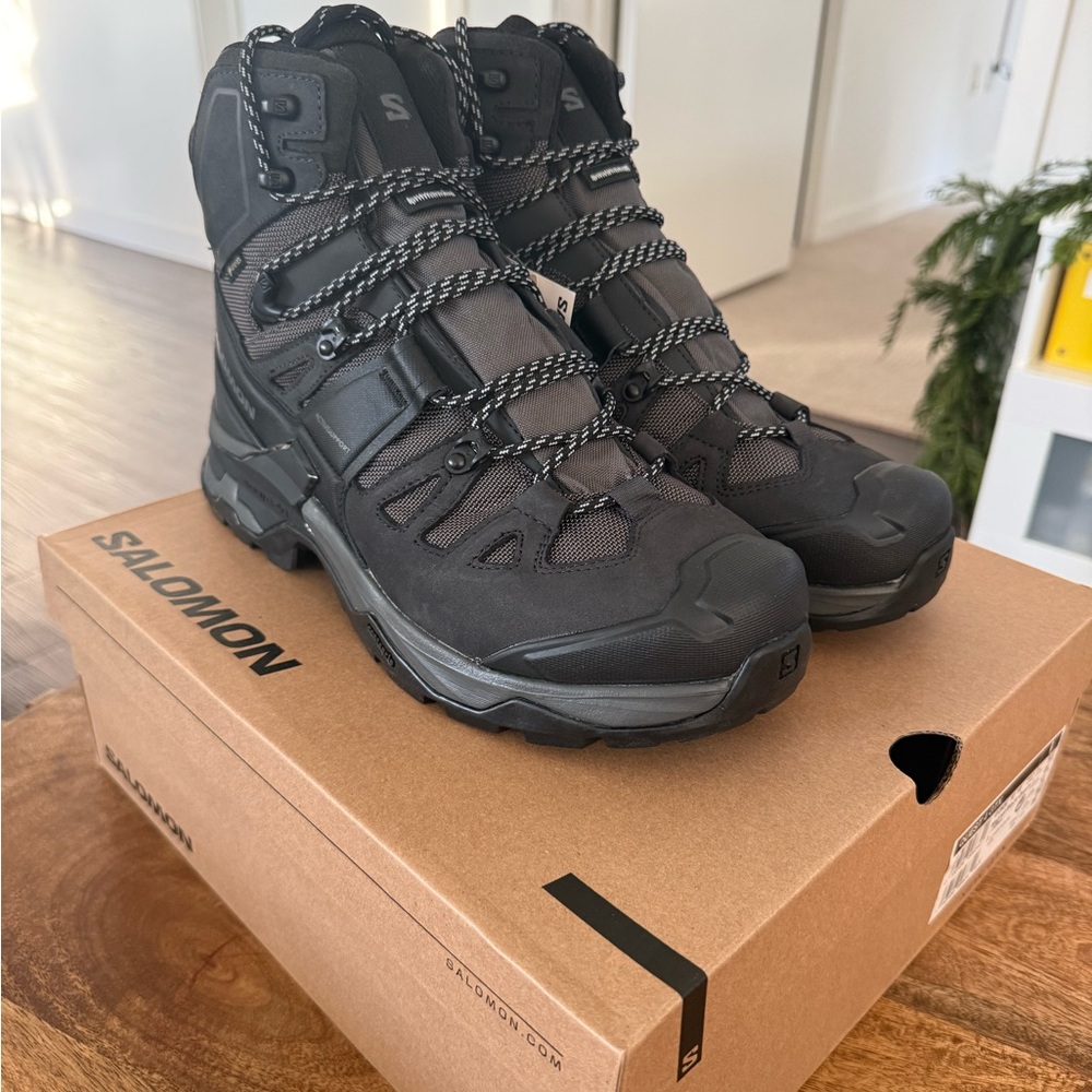Salomon Black Men's Waterproof Hiking Boots OBO